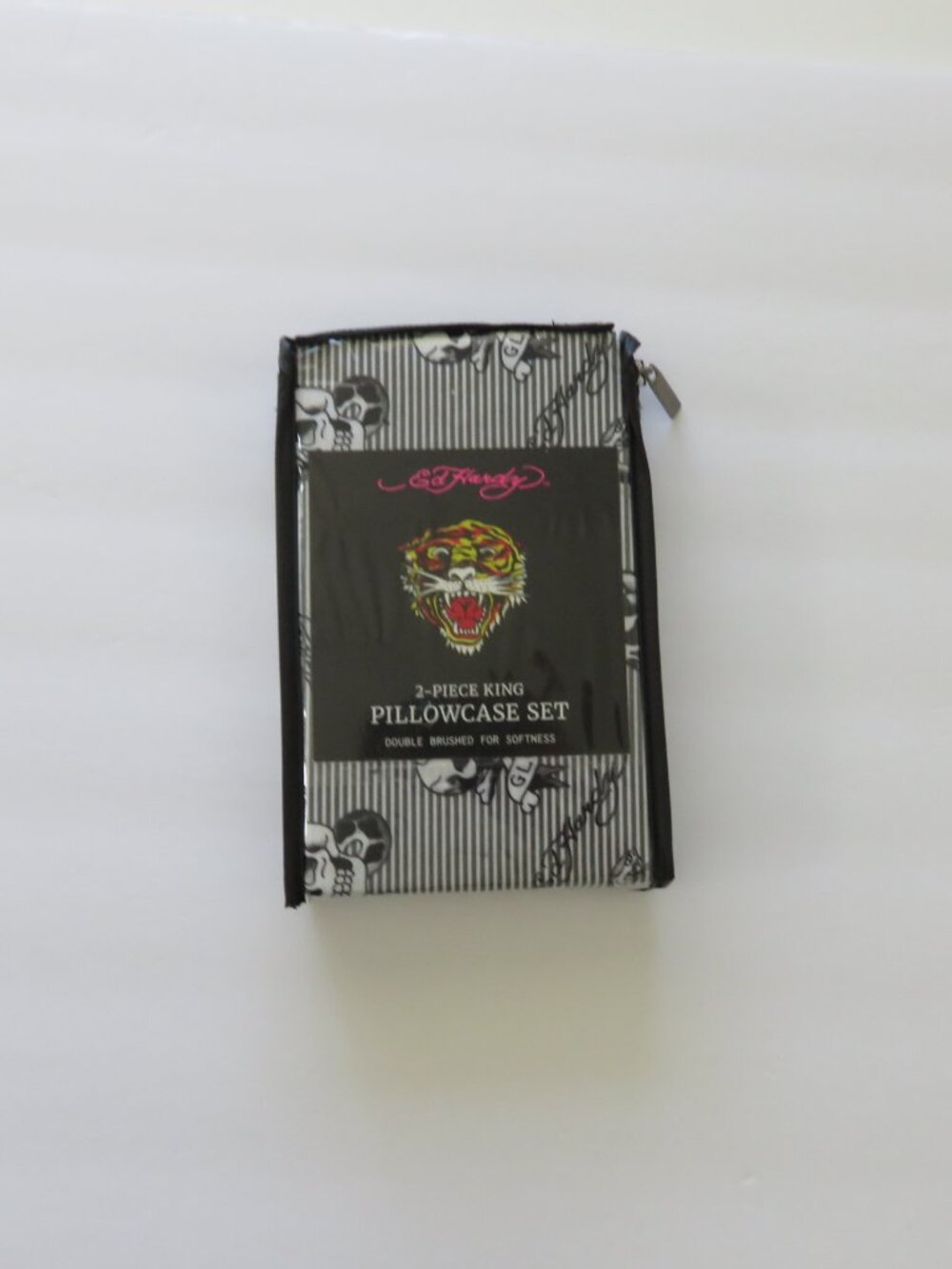 (#101) Ed Hardy 2-Piece Pillowcase Set Logo print King Size